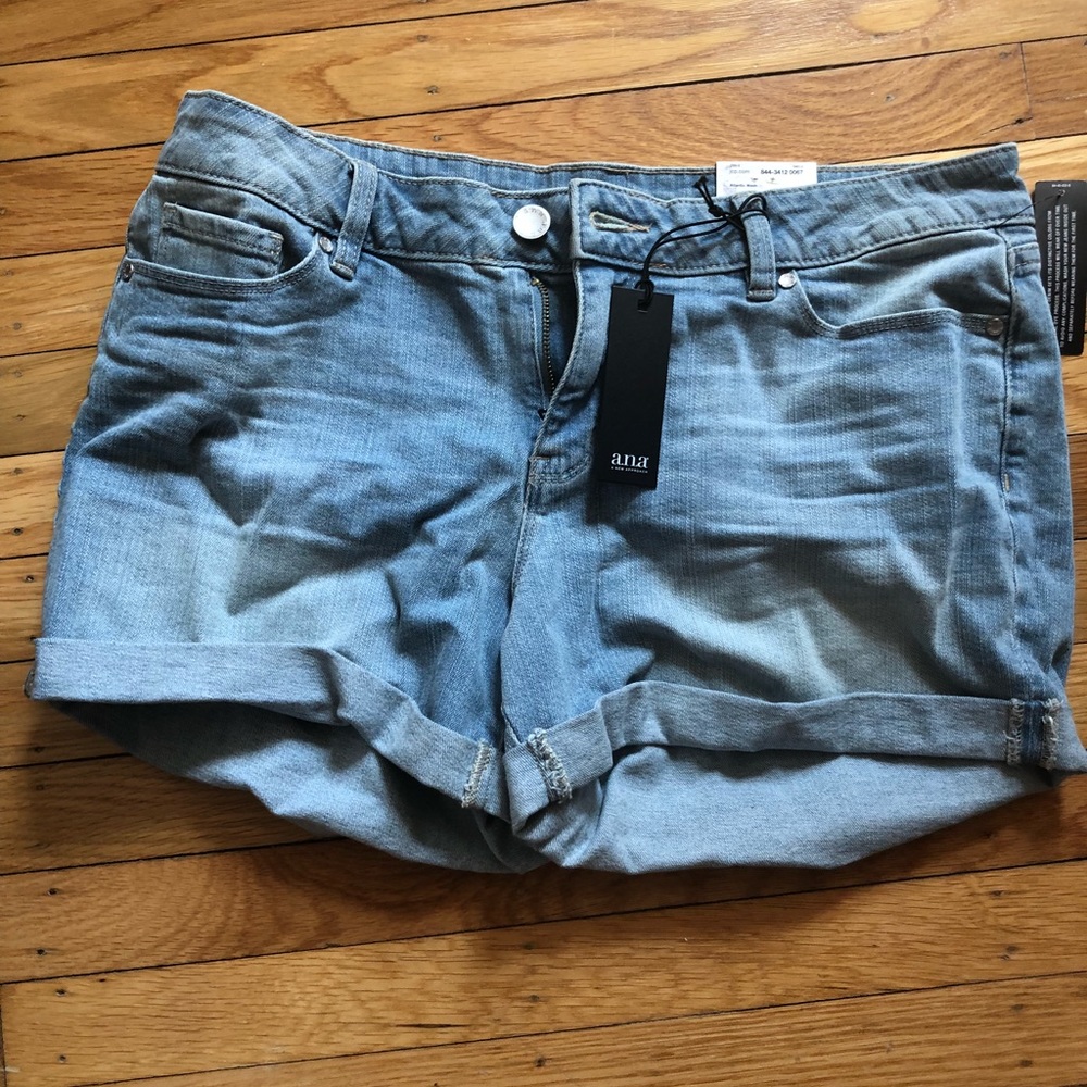 New with tags denim shorts!
